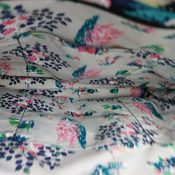 Vera Bradley Small VERA TOTE in Garden Grove Top zip bag w/ front pockets - Picture 3 of 6